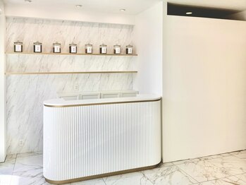 ハリランス(HARILANCE)/光が差し込む受付.。◯