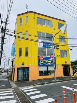 巻き爪補正店 徳重店/黄色いビルで目立ちます