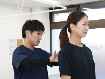 姿勢改善サロンRoots 世田谷用賀院 腰痛/肩こりの写真/《延べ5万人以上の施術実績》全員が国家資格保有!【自分の体は自分で改善する】を徹底サポート!