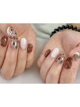 ネイル・アイメニューの同時施術が可能