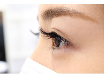 シンプリー ネイルアンドアイラッシュ 祖師谷大蔵店(Simpliee Nail&Eyelash)の写真/ネイルとまつ毛の同時施術で時短◎LEDアイラッシュで長持ち美まつ毛を叶えます♪