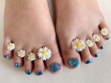 ミナネイル(mina-nail)/ワンカラーでもビビットで可愛く