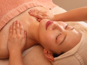 ミルタンドレス(Mille Tendresses)/デコルテマッサージ