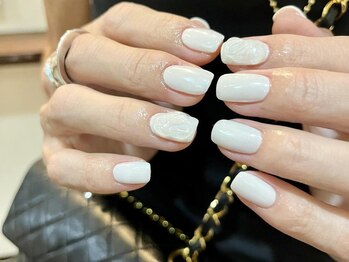 アイネイルズ 渋谷店(I nails)/【Kana.y】白ミラーぷっくり