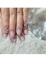 ラヴィ(Ravi)/お月さまネイル