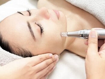 ルルアス 黒崎店(luluas)の写真/まるで“ファンデーションを塗ったようなツヤ肌”を演出できる最新スキンケア「bbグロウ」

