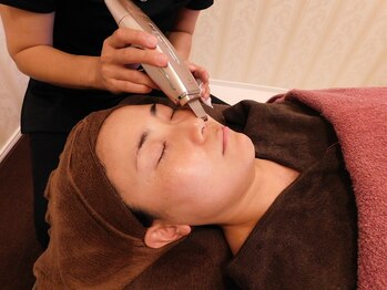 サードプレイス(3rd Place)/2階：エステの施術風景