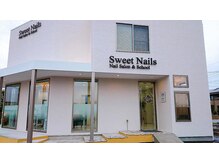 スウィートネイルズ(Sweet Nails)の雰囲気（イオンから国道を車で東へ３分！真っ白い外観が目印です♪）