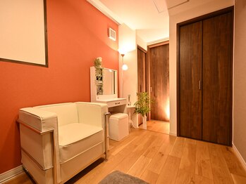 グロウ(glow)/清潔感のある店内