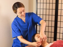 鍼灸整体院 赤坂養美(Akasaka YOBI)の雰囲気(施術中の様子)