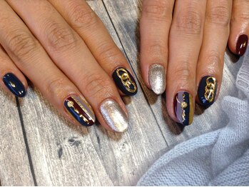 ラウト デコレーションアンドネイルサロン(Lauto Decoration&Nail Salon)/ストライプ秋ネイル