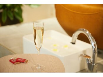 十色 麻布十番店(AZABUJUBAN)/ウェルカムシャンパン飲みながら