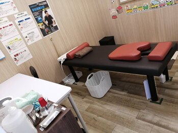 あい整体院 泉中央院/施術スペース（半個室もあり★）