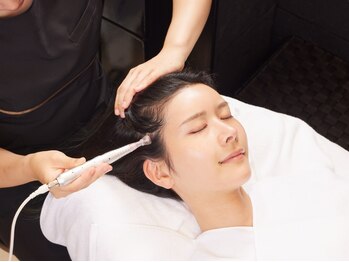 ディレイアザコスメ 新宿マルイ店の写真/【頭皮ケア付！ヒト幹たるみ改善】ハイパージェットヘッドで頭皮からケアする極上エイジングケア