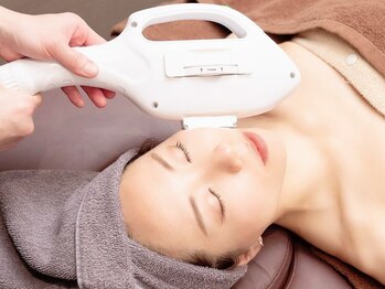 ビードット バイ ソーフライ(B.by So fly)の写真/【光フェイシャル+お肌に優しい乳酸ピーリング♪】肌に蓄積した老廃物の排出を促進し、毛穴を引き締める!