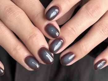 マノン 北堀江(Manon)の写真/カラーリングと美フォルムにこだわった上品な指先へ♪大人の余裕を感じさせるシックで可愛い仕上がりに◎