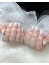 リッシュ トロワ(RICHE trois)/ホワイトカラーグラデーション