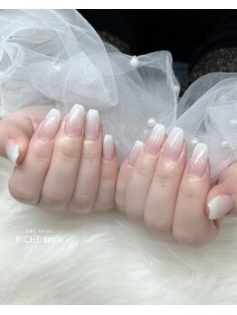 リッシュ トロワ(RICHE trois)/ホワイトカラーグラデーション