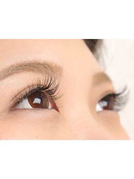 ナチュラル上品な目元にしたい