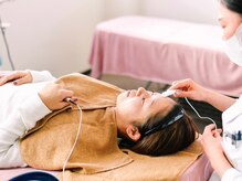 イオン導入で栄養を肌の細胞をつくる基底層まで浸透させます！