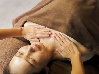 ヒトハダ(hitohada)/リンパの出口「デコルテ」