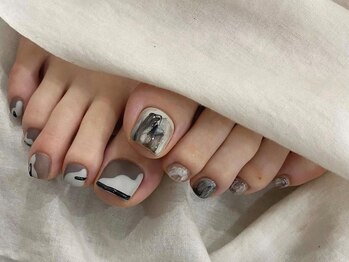 ミエレ(miele)の写真/【夏は足先まで可愛く自分だけのこだわりネイルを♪】お仕事上ハンドネイルが出来ない方にも◎