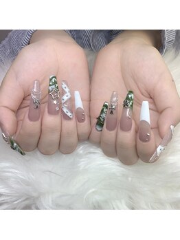 ヒユ ネイル(Hiyu Nail)/グリーンとホワイトの洗練アート