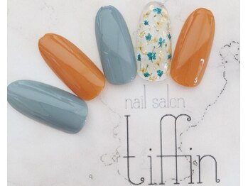ネイルサロン ティフィン(tiffin)/くすみカラーで押し花ネイル