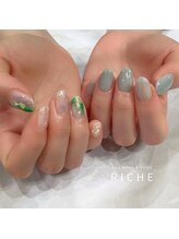 リッシュ(RICHE)/夏！グリーンのニュアンスネイル