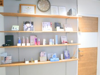 エムブロウ 金山店(M.Brow)/商品棚【金山】