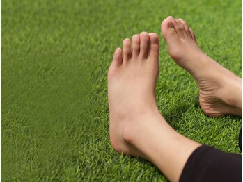 エビジム 旭川店(eviGym)/全面芝生でトレーニング