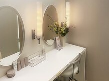 白を基調とした清潔感あふれる店内。お気軽にご来店下さい♪