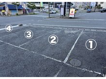 駐車場は店舗前4ヶ所ございます♪