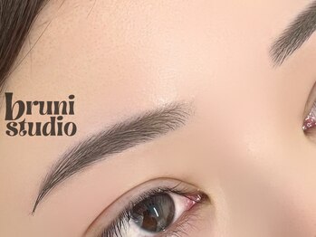 bruni studio 表参道 ブルーニスタジオ【まつ毛パーマ/眉毛/アイブロウ/まつげ】/