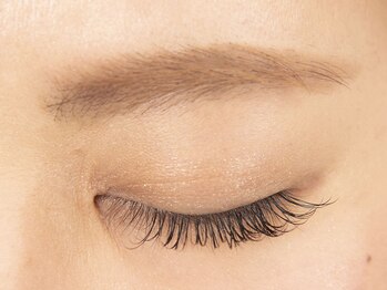 アズールラッシュ(Azul Lash)/少ない本数でも濃さを