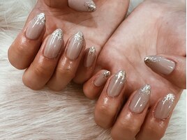 グレージュカラー × 先端ラメ