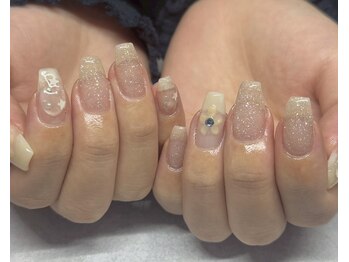 プラスミー(+me)の写真/清潔感と上品さで魅せる指先。人気のマグネットもエリア最多カラー【自爪を削らないパラジェル対応サロン】