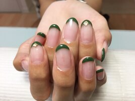 細フレンチでこなれネイル