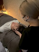 ルズ(luz)/ドライヘッドスパの施術中です