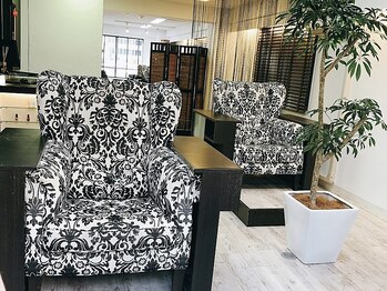 グラッドネイル 銀座店(GLAD nail)の写真/ネイルケアの時間もゆったりと寛ぎの時間にしたい方へ.洗練された上質空間でこだわりの詰まったひと時を.