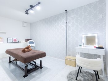 サロンドエーゼット(Salon de AZ)の写真/＜5月NewOpen☆＞清潔感溢れる落ち着いた空間で人目を気にせず受けられるのが魅力♪お得な限定メニューも◎