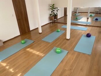 エム(M)の写真/深い呼吸とともに自分の身体と向き合う時間。ピラティス×筋膜リリースで姿勢美&心の安定をサポート◎