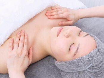 A FLORA　美白　毛穴　シミ　シワ　たるみケア専門サロン　恵比寿店の写真/【むくみ・食いしばり・二重顎】そのお顔の筋肉にアプローチ！！