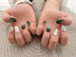 深緑ニュアンスネイル