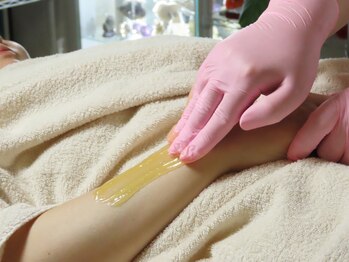 ペリウィンクルローズの写真/【天然成分の優しい美顔脱毛】砂糖/水/レモンのペースト使用のシュガーリング脱毛。 産毛除去,毛穴ケアに◎