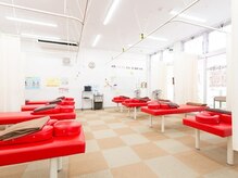 ビバ骨盤整体院 新居浜院(VIVA)の雰囲気（新居浜駅から車で4分(徒歩15分) 赤い看板が目印　★駐車場完備★）