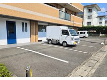 ボーテブランシュ 姫路店の雰囲気（無料駐車場あり♪店舗前～右奥のカフェ前まで停めて頂けます！）