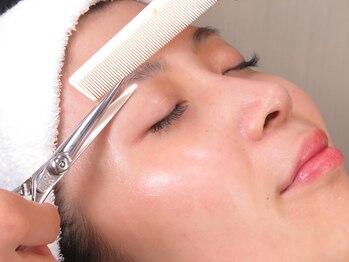 グレイスフルバーバー プラチナム/【施術の流れ】眉カット