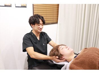 ナオル整体 銀座院(NAORU整体)/猫背矯正