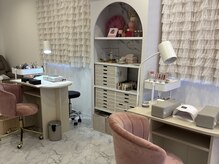 リーフ(Leaf)の雰囲気（可愛い店内でお寛ぎください♪Netflixなどご覧頂けます。）